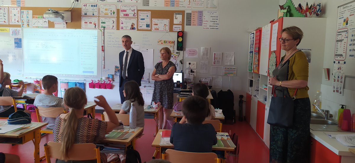DSDEN70's tweet photo. Vendredi, @phdestable, IA-DASEN, a visité les écoles de  Ternuay-Melay-et-Saint-Hilaire, Saint-Barthélémy et Melisey. Il a assisté aux rencontres entre les classes et les auteurs / illustrateurs du Printemps du Livre Jeunesse organisé par @Canope_70 #PLJ70 @IENLuxeuil @acbesancon https://t.co/eilFi6znAF