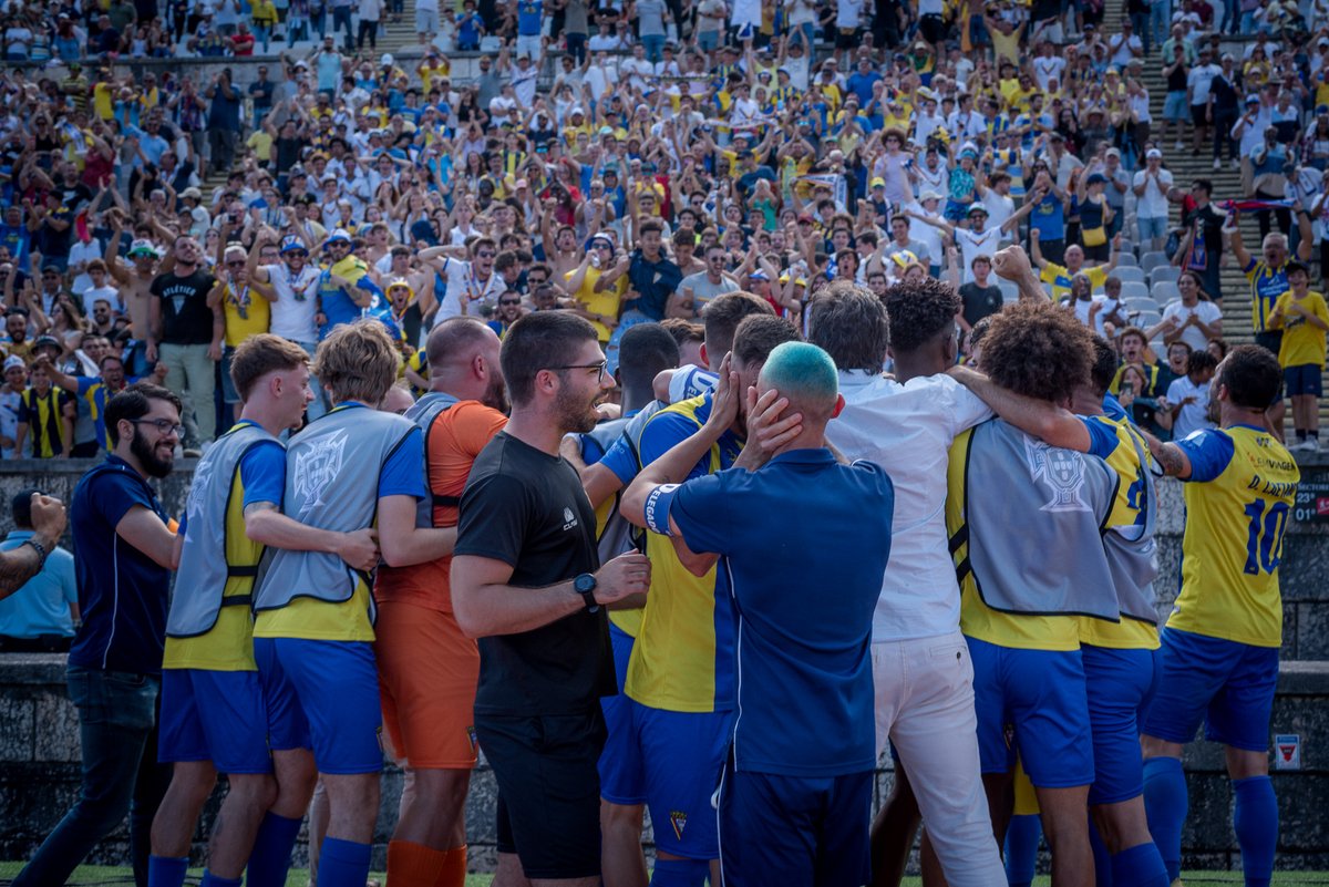 AtleticoCP1942's tweet photo. ⚽️ | #Futebol   

Pintámos o Jamor de azul e amarelo! 🥰

Qual é a sensação de começar a semana como campeão? 

#sempreatletico https://t.co/Mi5AsKwLSH