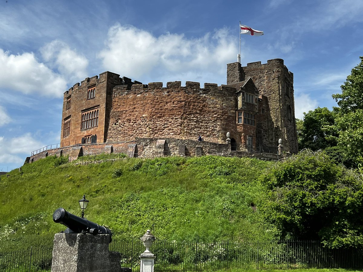 📍 Tamworth Castle, Staffs.
An incredible Motte & Bailey castle which miraculously survived being slighted during the civil war.