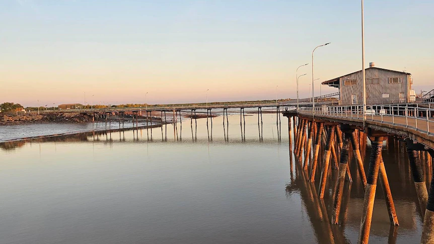 On #Auswide
📽️Hopes WA town of Derby will become "Bollywood of the Kimberley" <a href="/EddieWilliams13/">Eddie Williams</a> 
🏎️Spectators at Finke desert motor race weigh-up new 30m away from track rule <a href="/emmahaskin/">emma haskin⭐️⭐️⭐️⭐️⭐️</a> 
🏠Red Cross program helping people living in dire squalor gets cut in South Australia
