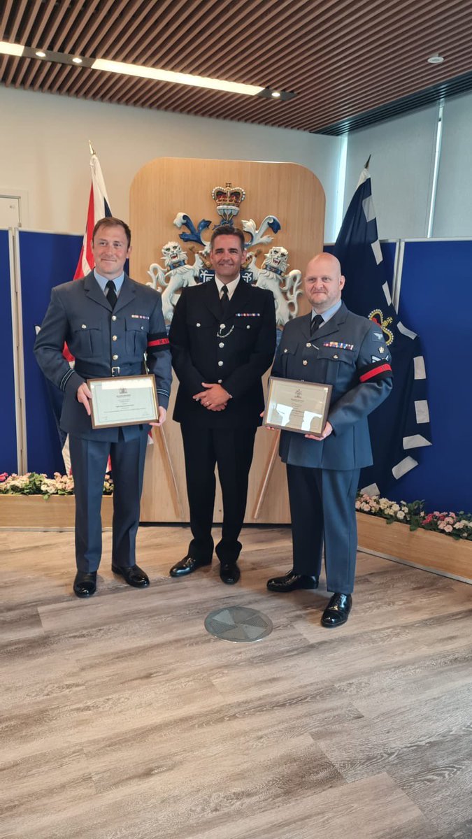 Last one for today! #RAFPolice Flt Lt DT and FS DM received a MET Police commendation from the Counter Terrorism, Protective Security Ops Team for promoting interoperability and operations planning within London.

#StrongerTogether 
#WeEnable