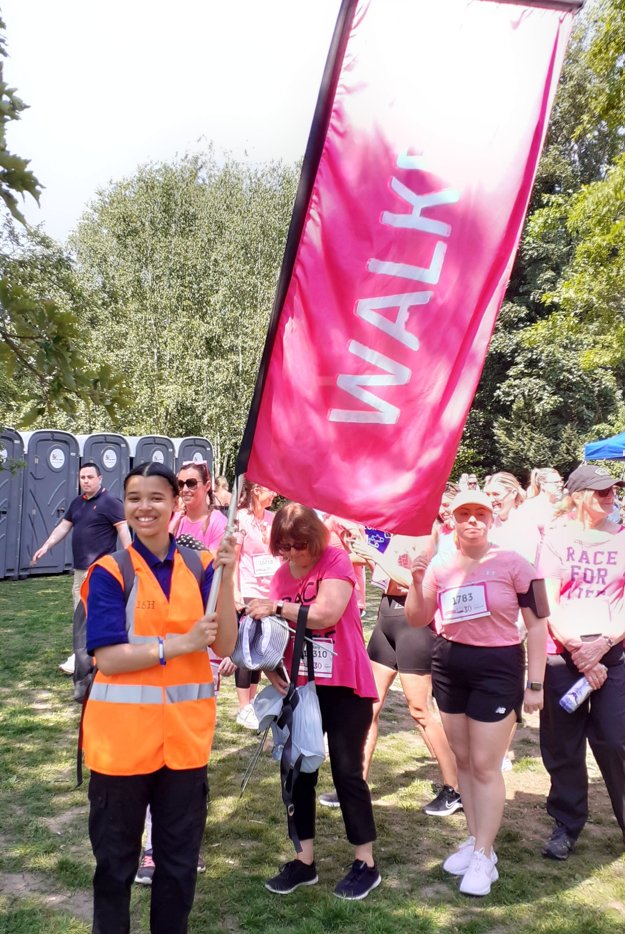 CadetsWMP's tweet photo. Great to meet @andy4wm as he set about the Km. What a way to celebrate your Birthday, such an amazing & worthy cause @raceforlife @CR_UK @StandardLifeUK #1DC & #1SH @cadetsWMP Flying the flags for @raceforlife @CR_UK & #walkers #runners #RFLinYourShoes Well done to you all ๐๐ https://t.co/8srSvtPg3x