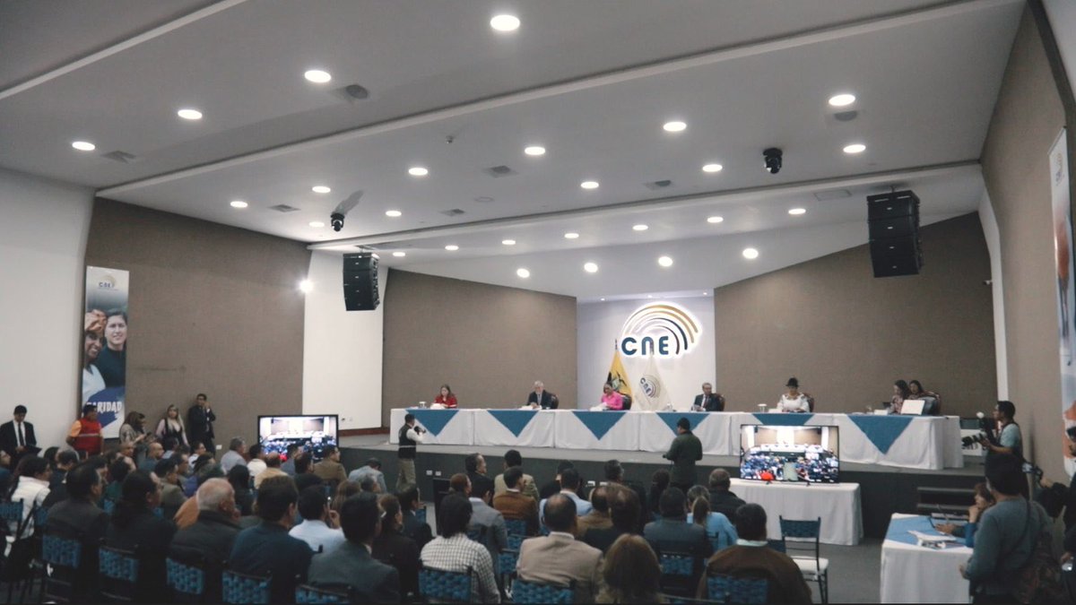 CNE_LosRios's tweet photo. 🔈 AHORA | Mediante cadena nacional de 📻y 📺 informamos sobre la #InscripciónVotoTelemático 💻 para las y los ecuatorianos empadronados en el exterior 🌐. 

#EleccionesAnticipadas2023Ec 🗳️🇪🇨

Sigue la transmisión también en nuestras plataformas: 
👉🏻 https://t.co/ggBHuLWlZG https://t.co/GqCee3oqRr