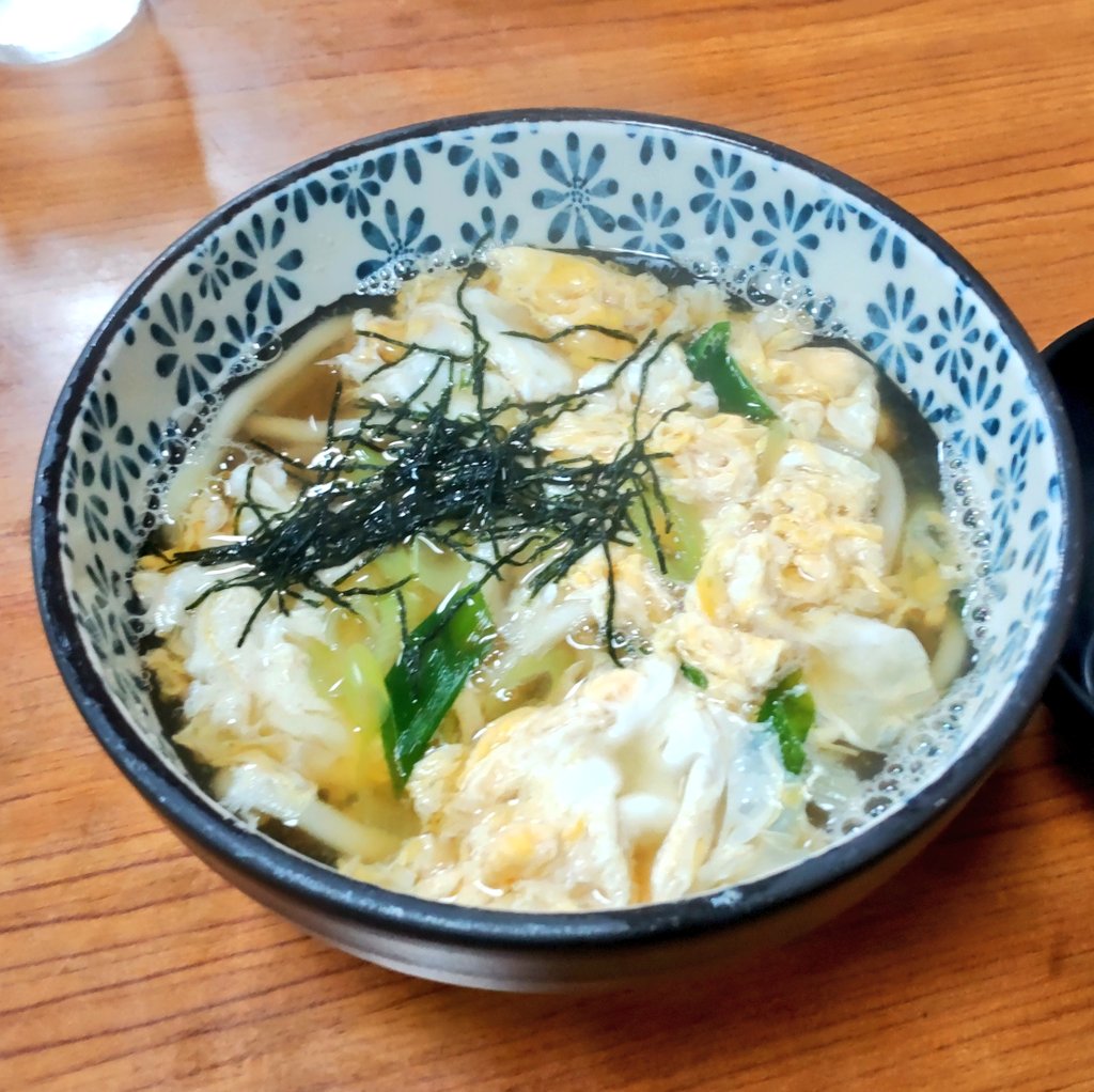 大阪府堺市堺区の力餅食堂安井町店で玉子とじうどん(470円)🥢
昭和感と清潔感あふれる居心地のいいお店でした。常連さんが多いのもわかります。