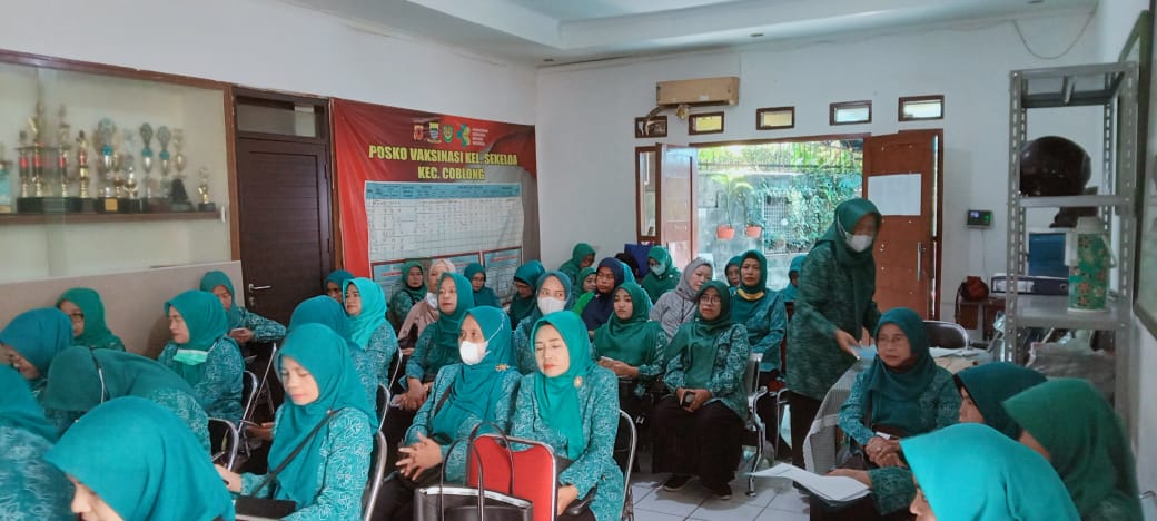 Kasi Kesos bersama UPT Puskesmas Cikutra Lama mengikuti Rapat TP. PKK Kelurahan Sekeloa untuk menyosialisasikan Pemicuan 5 Pilar STBM dan memberikan penyuluhan tentang Stunting #PKK #SekeloaAsri #CoblongJitu <a href="/coblongjitu/">Kecamatan Coblong | #BandungNuUrang</a>