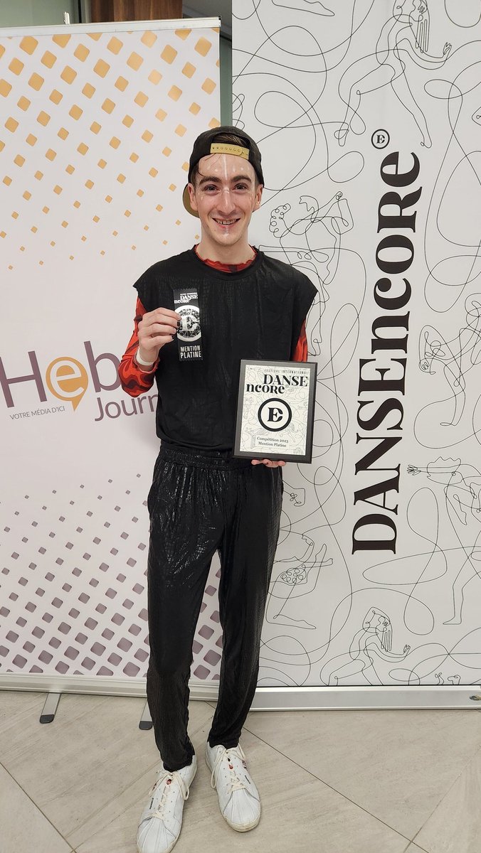JaysonSlayer_'s tweet photo. Après 15 ans dans cette discipline, ma détermination et ma passion ont porté fruit!
Mention Platine (Hip-hop)
#DansEncore 😭😭🥇🏆🔥 https://t.co/0UXe5glvS0