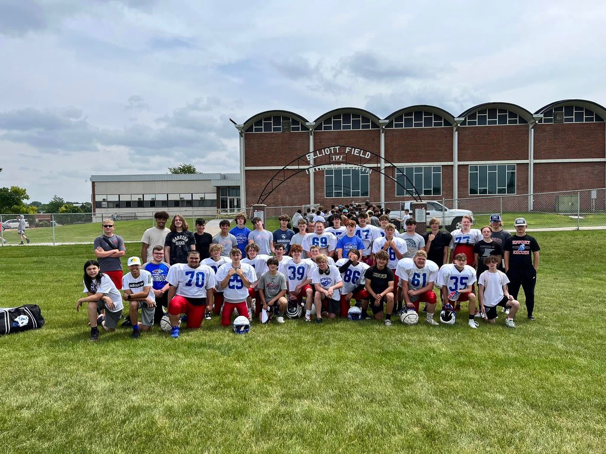 DouglasPat2324's tweet photo. Last day of camp. Morning mayhem. Lots learned, a lot of great things are happening. Looking forward to the start of our season!
#patrioteffortoverexcuses https://t.co/d25iTVeKx6