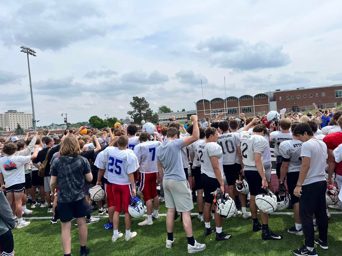 DouglasPat2324's tweet photo. Last day of camp. Morning mayhem. Lots learned, a lot of great things are happening. Looking forward to the start of our season!
#patrioteffortoverexcuses https://t.co/d25iTVeKx6