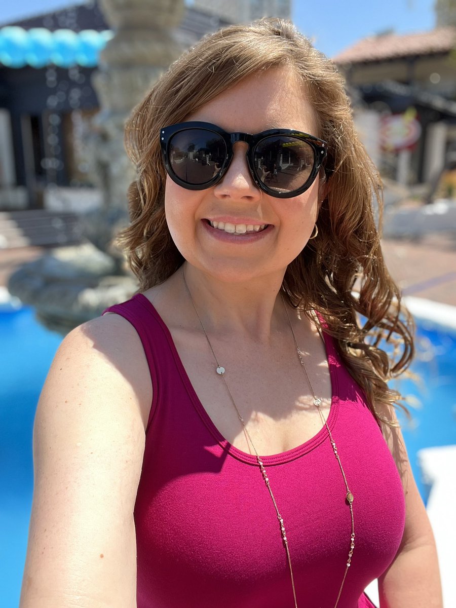 allisonmduval's tweet photo. Happy 78th birthday, @NationalFCCLA! This 2022-2023 school year has indeed been #incREDible! I dipped my toes in the Pacific Ocean and had fun riding @Disneyland rides and trying vegan theme park food with #VAFCCLA ahead of the 2022 National Leadership Conference. #FCCLAfamily https://t.co/LSAEeYNPIn