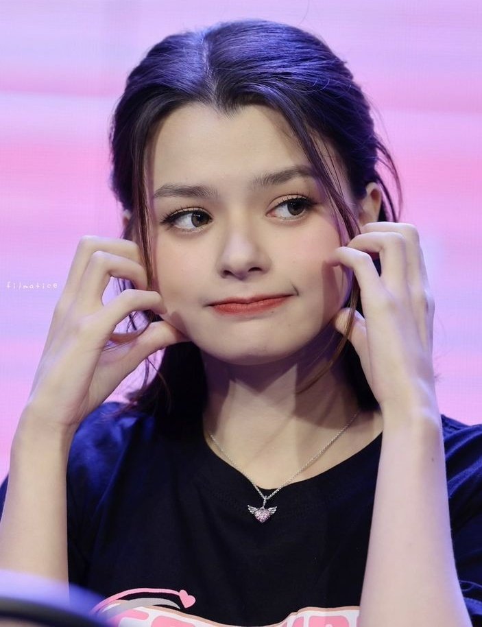 Vannpt2002's tweet photo. 🥳Congratulations to our baby.  Your hard work is paying off, always be happy my girl🤍🦦🫶
#1M900KBelovedBecky https://t.co/swOBlbbgym