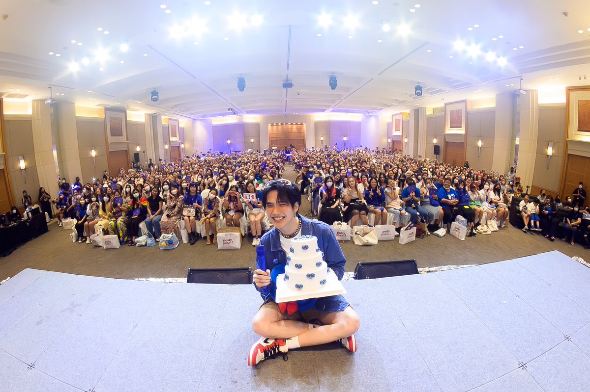 JakeB4rever's tweet image. @Build_FamilyFC วันนี้ครบรอบ 7 ปีที่มีคนกลุ่มหนึ่งได้มอบโอกาสดีๆให้ผมเขาทำให้ผมสามารถมายืนอยู่ตรงนี้ได้ ทำทุกอย่างด้วยใจเริ่มจาก 0 ทุกอย่าง ผมขอนับถือใจพวกเขาจริงๆบางทีผมไม่เข้าใจว่าพวกเขาทำเพื่อผมทำไม เหนื่อยเพื่อผมทำไม แต่วันนี้ผมเข้าใจแล้วอยู่ด้วยใจ มันเป็นแบบนี้ #Beyourlove💙