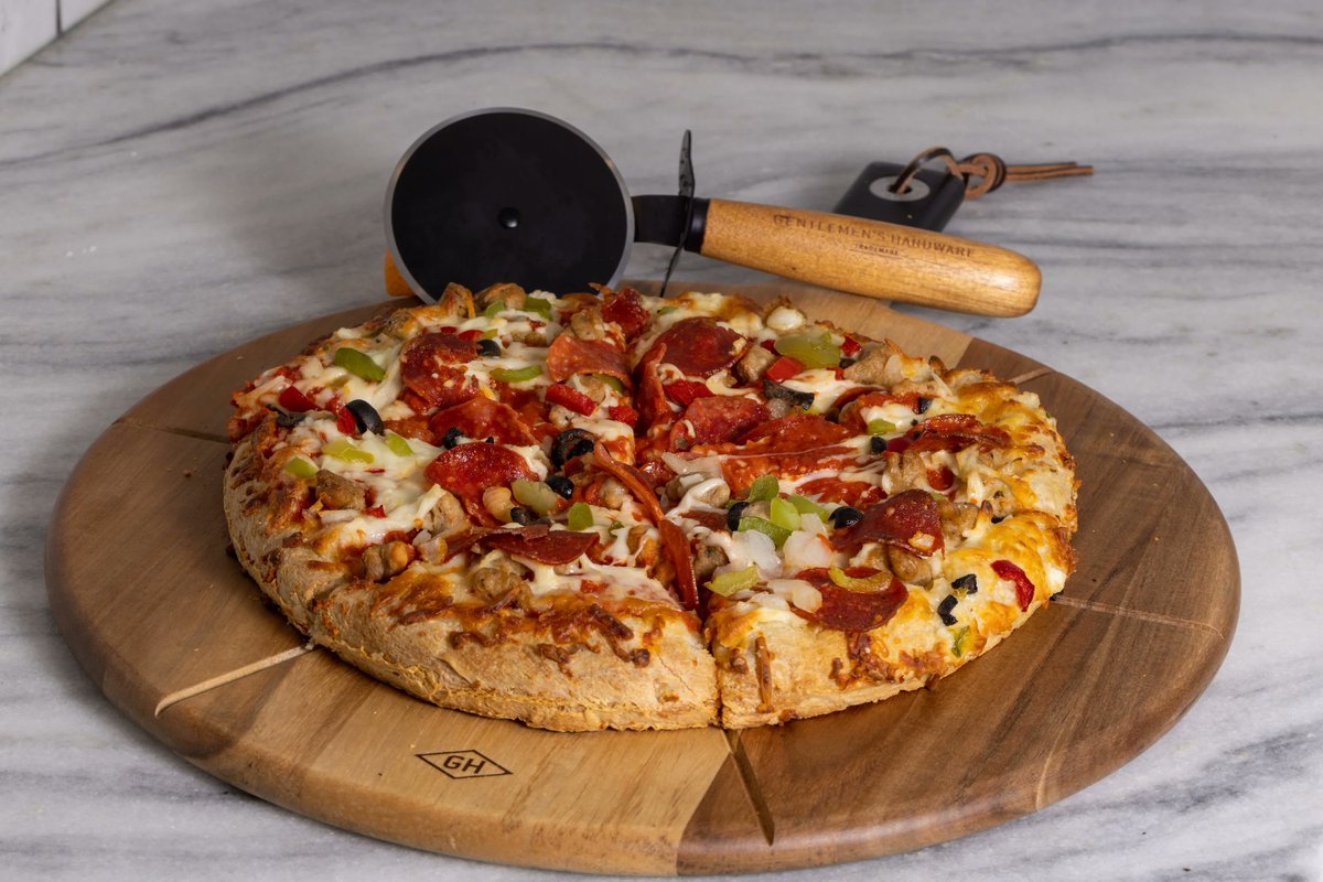 LatestBuy's tweet image. Slice and serve in style with the Gentlemen's Hardware Pizza Cutter &amp;amp; Serving Board! 🍕 #GentlemensHardware #PizzaCutter #ServingBoard #PizzaLovers #SliceAndServe #PizzaNight #latestbuy #giftideas 

Shop Now latestbuy.com.au/products/gentl…