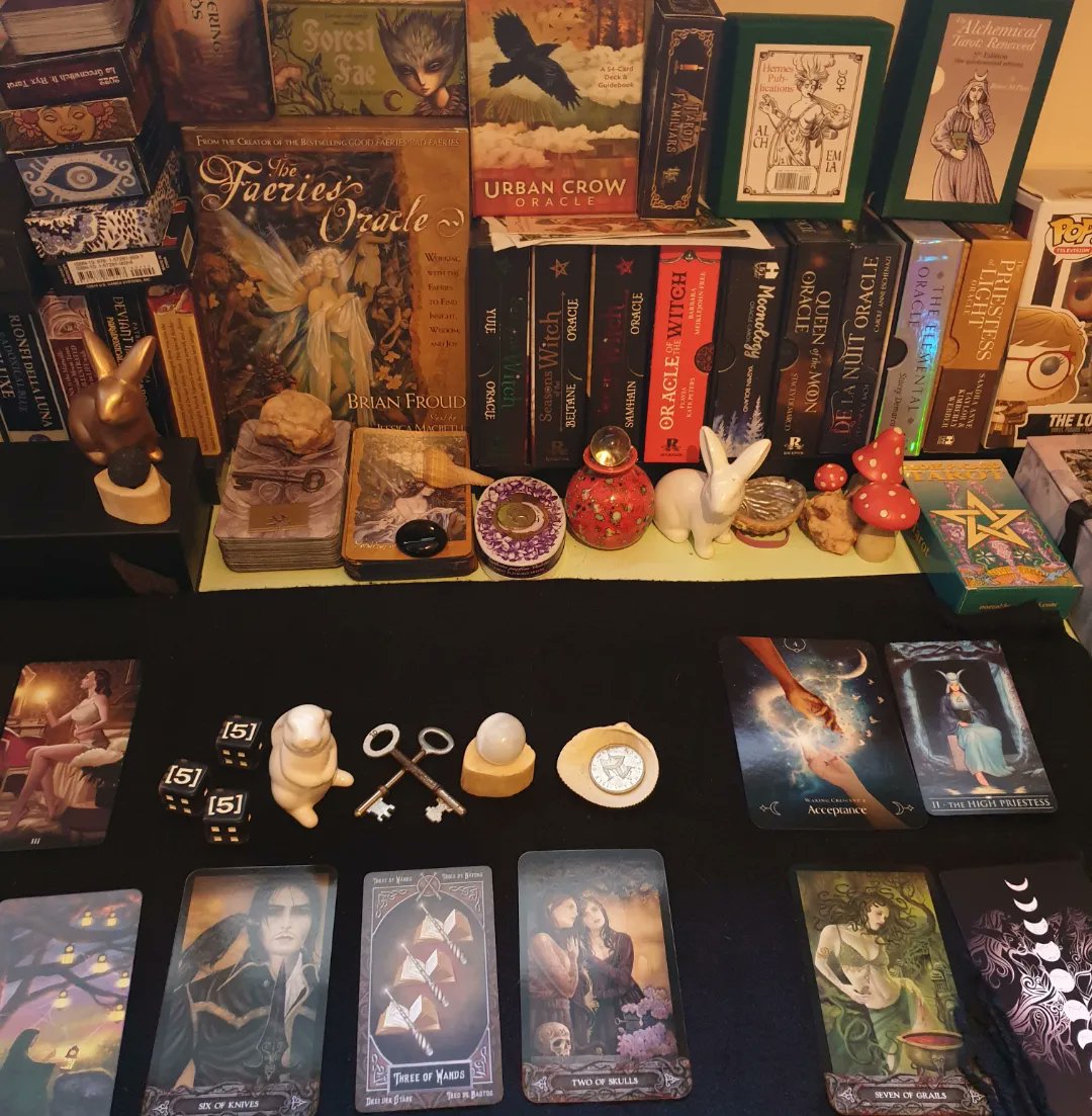 WOracles's tweet photo. So let's get nosey..... l have been asked by many of you to show some of my reading spaces so here is a looksy...
I would love it if others would share the same using #tarotspaces
Looking for to seeing where you read.
#followthewhiterabbit
#cartomancer
#tarotcomunity https://t.co/2IxWUdg8fR