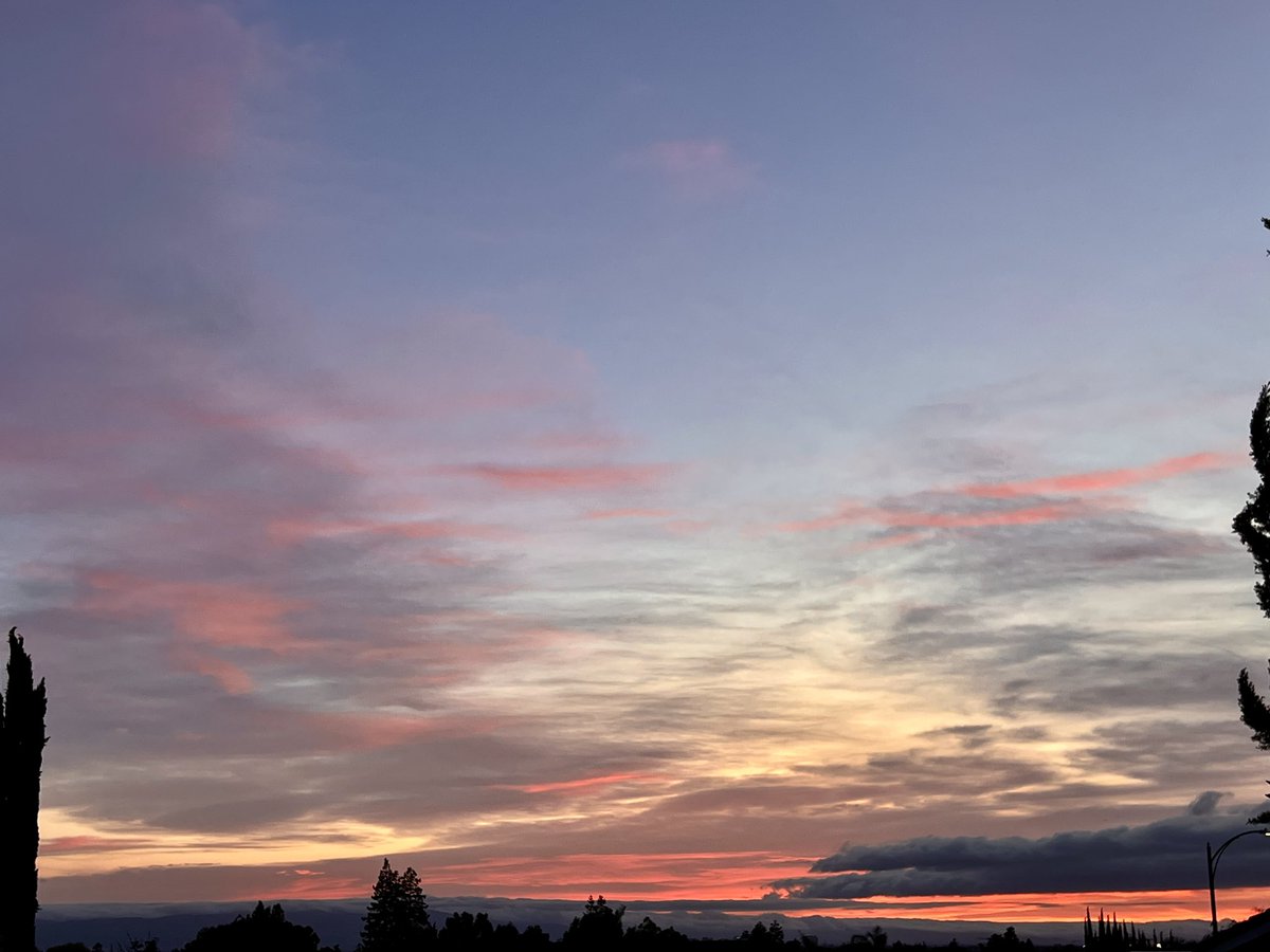 54stormywill54's tweet photo. A decent sunset over San Jose, CA to end another weekend in the city. Does it have to be Monday already… (6-11-2023) #CAwx #BayArea #SanJose #sunset #CaliSunset #BayAreaSunset #fierySky #fierySunset https://t.co/kmWc1rMRkq