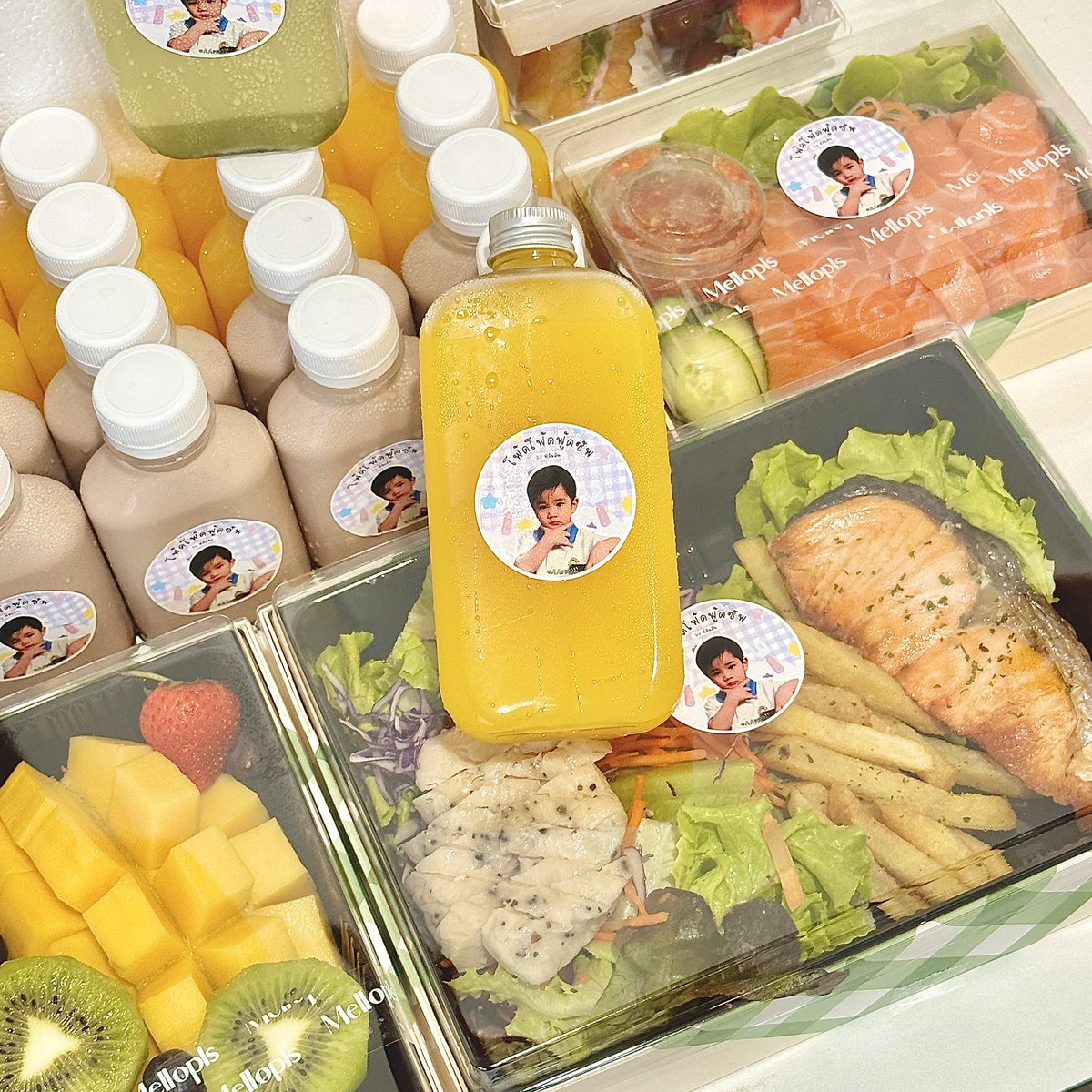 melloplsbrunch's tweet photo. ขอบคุณแฟนคลับ @tawattannn มากๆค่า 💖🥰🎉✨
#OurSkyy2 

#foodsupport #foodsupportศิลปิน #foodsupportthailand #snackbox 

❥ สอบถามรายละเอียดที่ 🥑
Instagram : https://t.co/LlmZWgurwm
Line : @melloplsbrunch (มี@) 
คลิก ☑️ https://t.co/jBTzvwMZ55 https://t.co/8YWBzkATdM