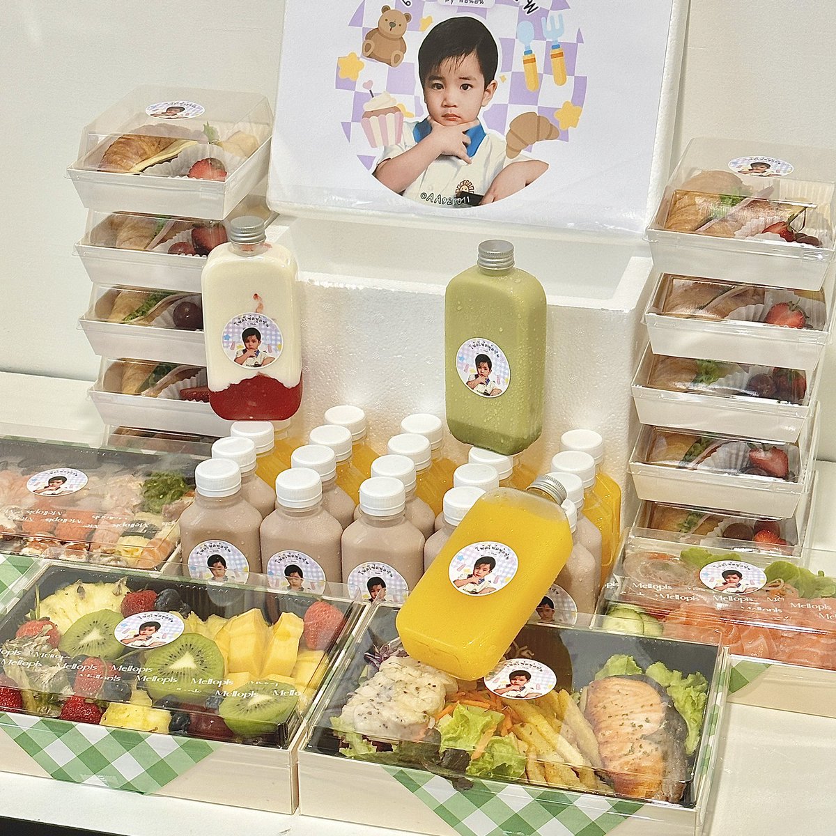 melloplsbrunch's tweet photo. ขอบคุณแฟนคลับ @tawattannn มากๆค่า 💖🥰🎉✨
#OurSkyy2 

#foodsupport #foodsupportศิลปิน #foodsupportthailand #snackbox 

❥ สอบถามรายละเอียดที่ 🥑
Instagram : https://t.co/LlmZWgurwm
Line : @melloplsbrunch (มี@) 
คลิก ☑️ https://t.co/jBTzvwMZ55 https://t.co/8YWBzkATdM