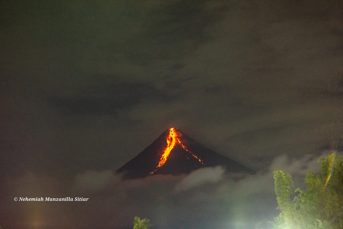 LAVA FLOWS DOWN THE MAYON SLOPES

Netizen Nehemiah Manzanilla Sitiar from Daraga, Albay photographed the Mayon volcano as lava flowed down its slopes Sunday night, June 11, 2023. (Photos courtesy of Nehemiah Manzanilla Sitiar)