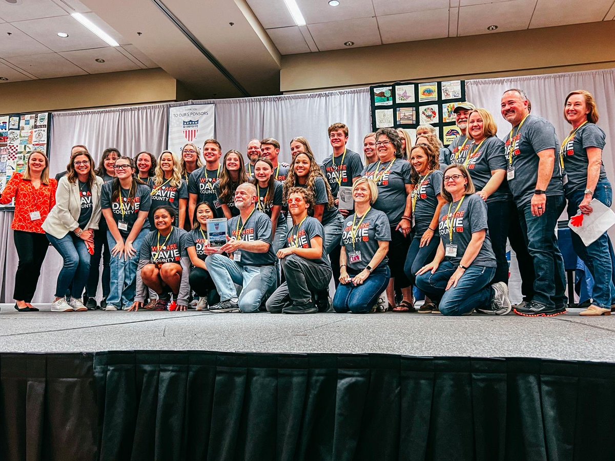 JindaHaynes's tweet photo. Soooo proud of this group and appreciative of everyone who makes Davie County an amazing place for our youth!  Another DCAW = Davie County All-America Winner! 😊@DavieSurf @DavieCountySch ⁦@IgniteDavie⁩ https://t.co/xARwzizsI0