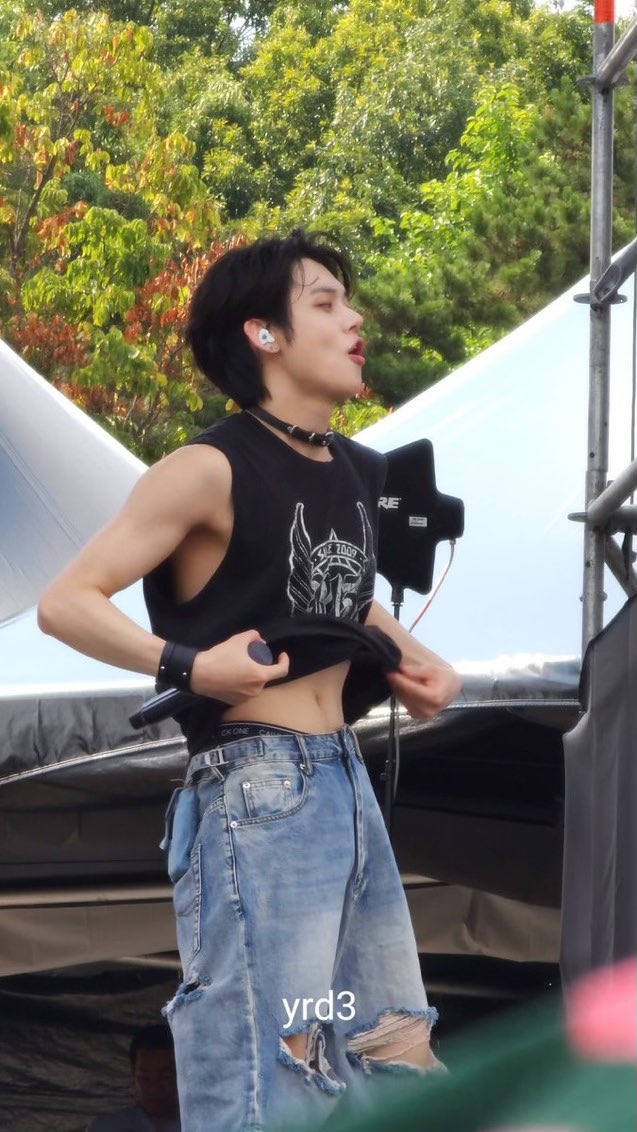 hourlyjunie's tweet photo. choi yeonjun??? https://t.co/veXYqp5Z32