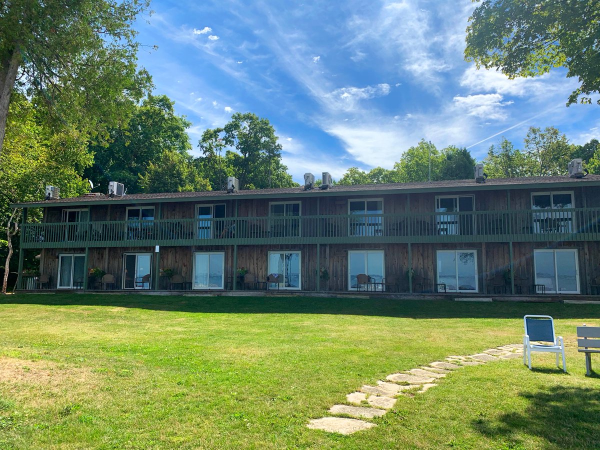 Stay at the Shoreside Motel! Two queen beds or one king bed options available.

#doorcounty #wisconsin #vacation #hotel #resort #booknow #lakelife