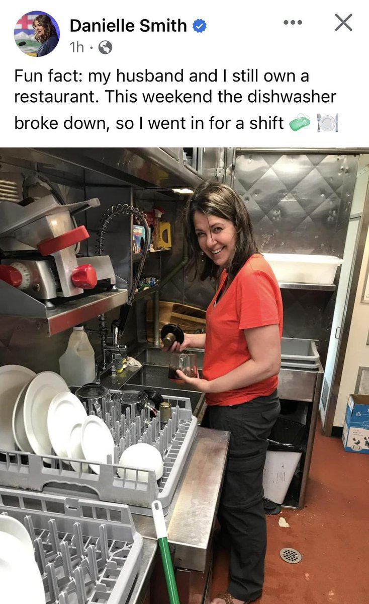 What’s worse? 

The fact that the premier of Alberta is clearly working on a private interest and apparently promoting it via her office or that she’s doing so in open toed shoes…? 

#abpoli #ableg #cdnpoli