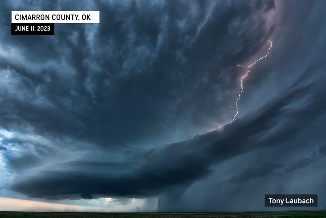Tracked this incredible supercell out of the mountains northwest of Trnidad, Colorado all the way to Guymon in the Oklahoma Panhandle. This view looking west toward Boise City along US-412 early Sunday evening #cowx #nmwx #okwx