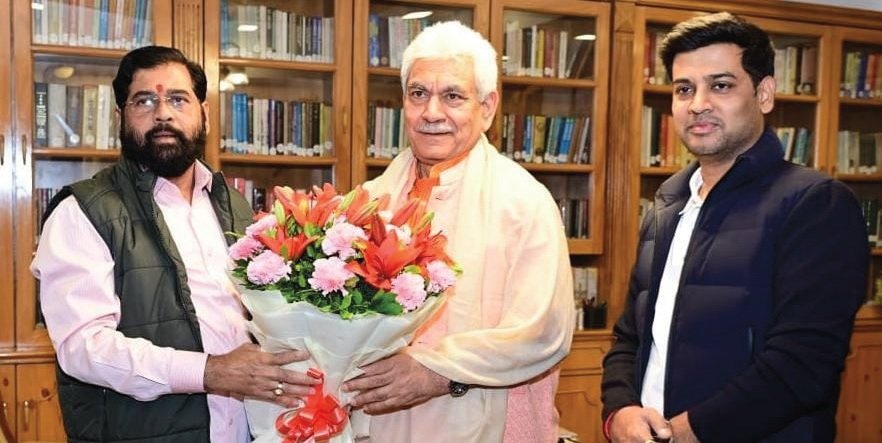 RisingKashmir's tweet image. #MahaCM #Shinde meets #LGSinha, seeks #land for &apos;#Maharashtra #Bhavan&apos; in #Srinagar

Reports @IrfanYattoo

@OfficeOfLGJandK @manojsinha_
@diprjk  @mieknathshinde

risingkashmir.com/maha-cm-shinde…