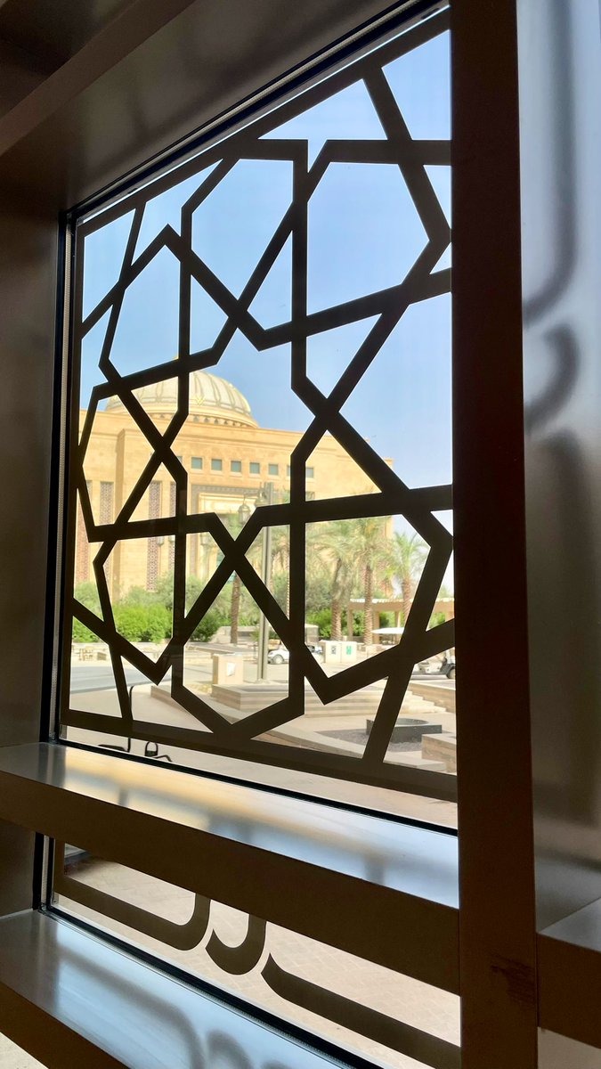 💌 #القيادة تحدي، وعنوان تميزك بها التجمل بالصبر والمرونة والاستعداد لمواجهة الصعوبات وتجاوزها وإن انطوت على بعض الجوانب الغير مشرقة.

🦾كقائد جديد،
اقبل التحدي وتذكر أن سبب اختيارك هو لقيادة نجاحات ليست بالضرورة قائمة بل أنت من سيصنعها🙏🏼

صباحكم بركة وتوفيق 🌞
#المجتمع_الوظيفي