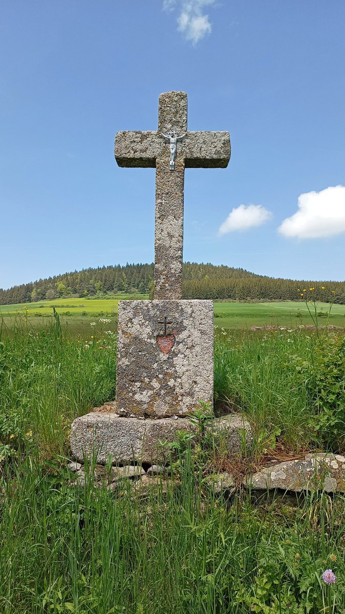 "Bienheureux, vous qui souffrez la faim spirituelle, qui avez faim et soif de justice, qui avez soif d'être bons, d'être saints et qui gémissez de ne pas l'être ; qui avez faim de voir Dieu aimé, servi, glorifié par ts les hommes, qui gémissez qu'Il le soit si peu"
Ch de Foucauld