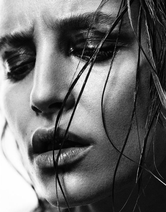 Lerysol1's tweet photo. Легкое Lerysol Д...Легко быть приятными с теми,
   кто тебе безразличен... William Somerset Maugham
Утро ранее. Нагрузки с весом собственным. Прохладный душ. Выходной под кружева отданный. Сонное. Способность позволять быть не с ...   #booktwitter #Lerysol #Publishing https://t.co/GHvbyyBkfF