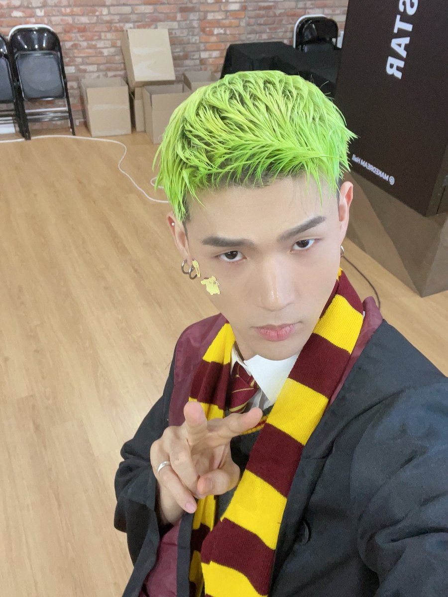 HourlyBestMan's tweet photo. BM as a Griffindor 😍 https://t.co/M8nWolfISH