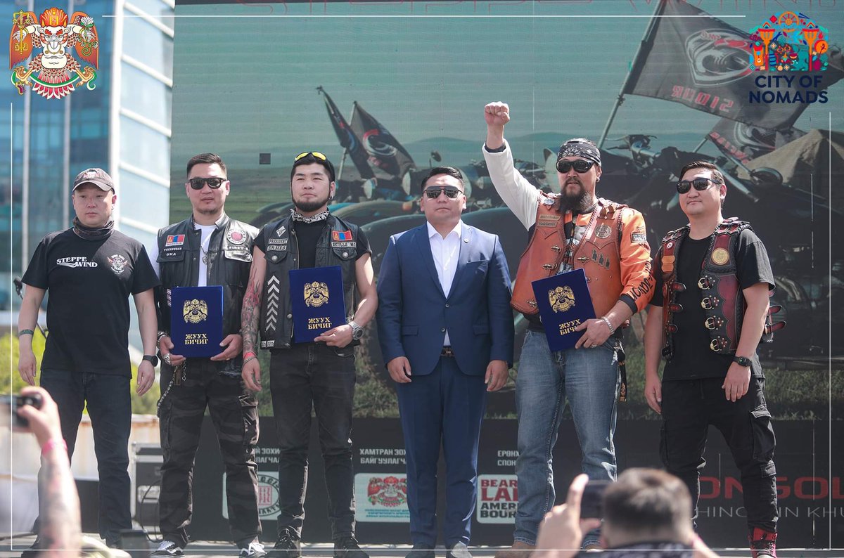 Мото фестиваль дээр 3 хүн алтангадас, нийслэлийн жуух авсан жихшиг 🤦🏻‍♀️
Фестивалиа хүртэл төрийн шагналаа хийчихэж болдоггүй юм уу. Гуниг гуниг