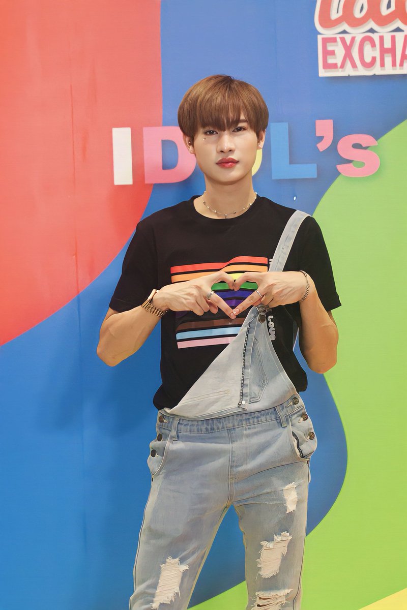 TitleLand1's tweet photo. มองเผิน ๆ อาจไม่ติดตา
แต่ถ้ามองไปมองมาอาจติดใจ
@title_ttle #TitleNattakit #UPnAWAY #IdolExchange #mangomusicentertainment #ATMOSPHERE #PrideMonth https://t.co/R6bkdGbg2l