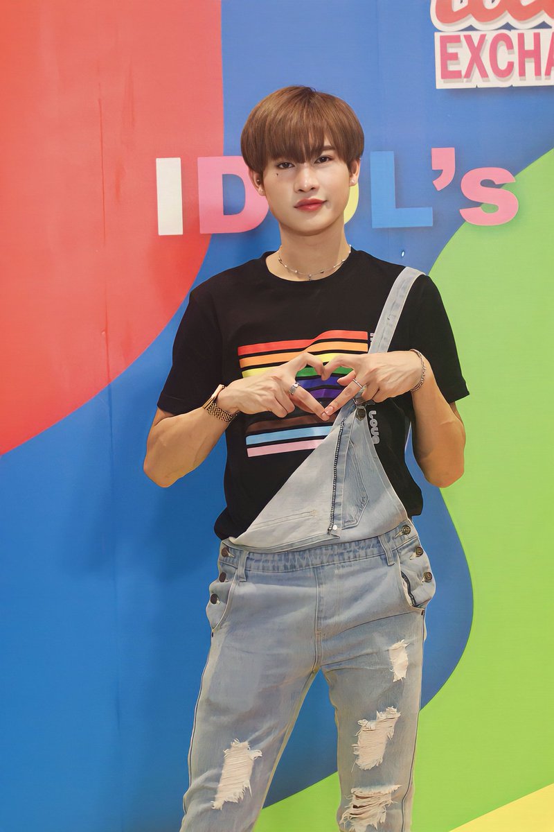 TitleLand1's tweet photo. มองเผิน ๆ อาจไม่ติดตา
แต่ถ้ามองไปมองมาอาจติดใจ
@title_ttle #TitleNattakit #UPnAWAY #IdolExchange #mangomusicentertainment #ATMOSPHERE #PrideMonth https://t.co/R6bkdGbg2l
