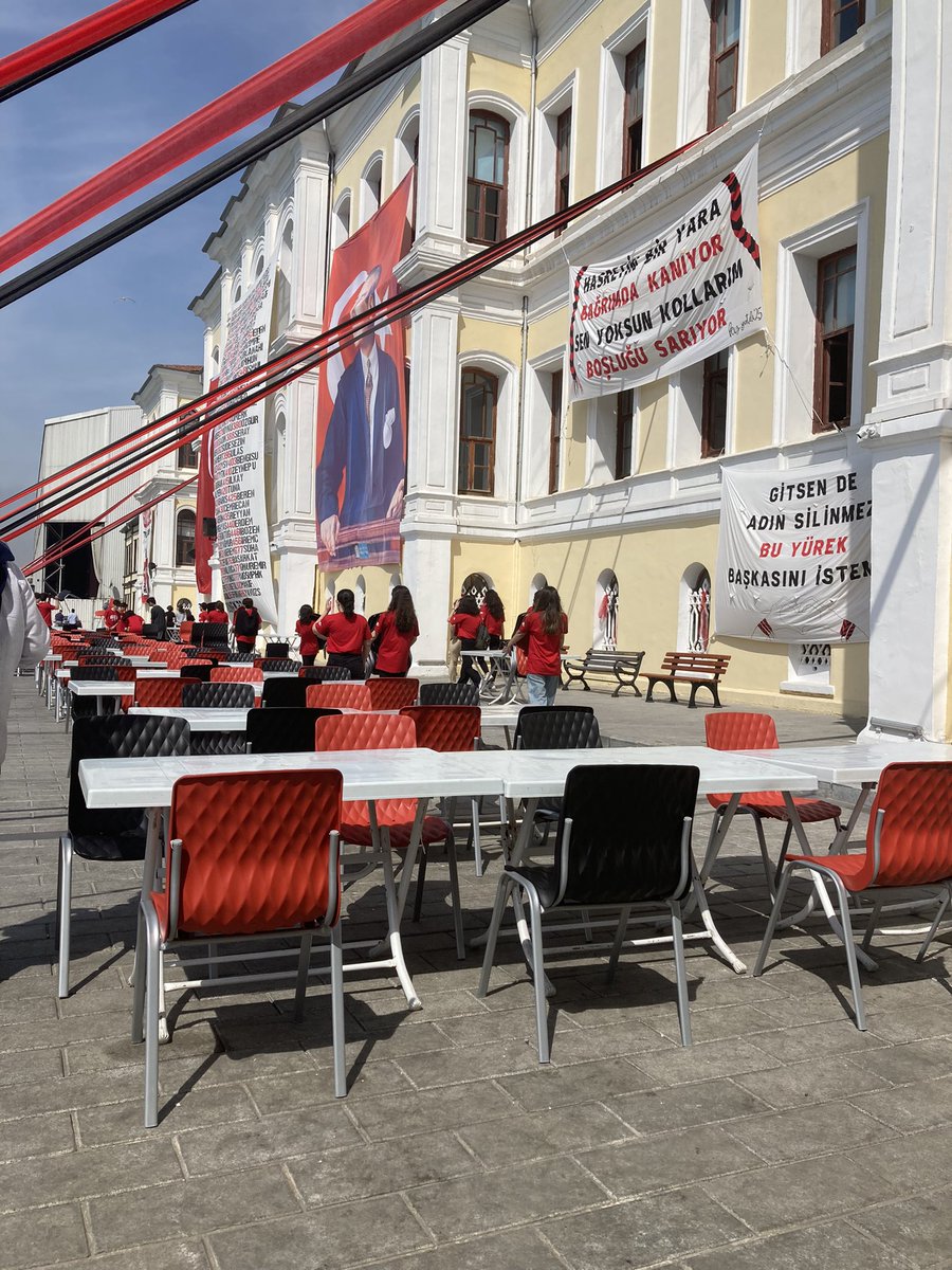 EnsariSeyhmus's tweet photo. Kabataş Erkek Lisesi pilav günü ❤️🖤emeği geçen herkese teşekkürler.
@kel_official__ @BayrakMuharrem https://t.co/amxwQmJnfa