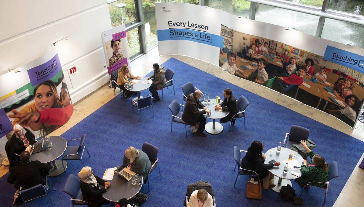 Looking to join a unique profession shaping the lives of the next generation? Come &amp; meet us <a href="/getintoteaching/">Teaching</a>‘s London event THIS SATURDAY! Would especially like to meet those looking to train in English, science, geography &amp; history! ow.ly/K7Ci50OLqJG #getintoteaching.