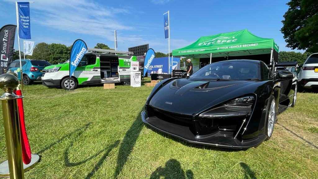 smartrackltd's tweet photo. We had a great time visiting our friends at @execspec  at Wollaton Motor Show yesterday. 

Some beautiful cars on show including the @HPR_paulbailey McLaren Senna. 

#McLaren #Senna #Supercars #Cosworth #Ford #ExecSpec #ClassicCars #WollatonPark #Batman #BatmansHouse #CarShow https://t.co/6olS4JbjyD
