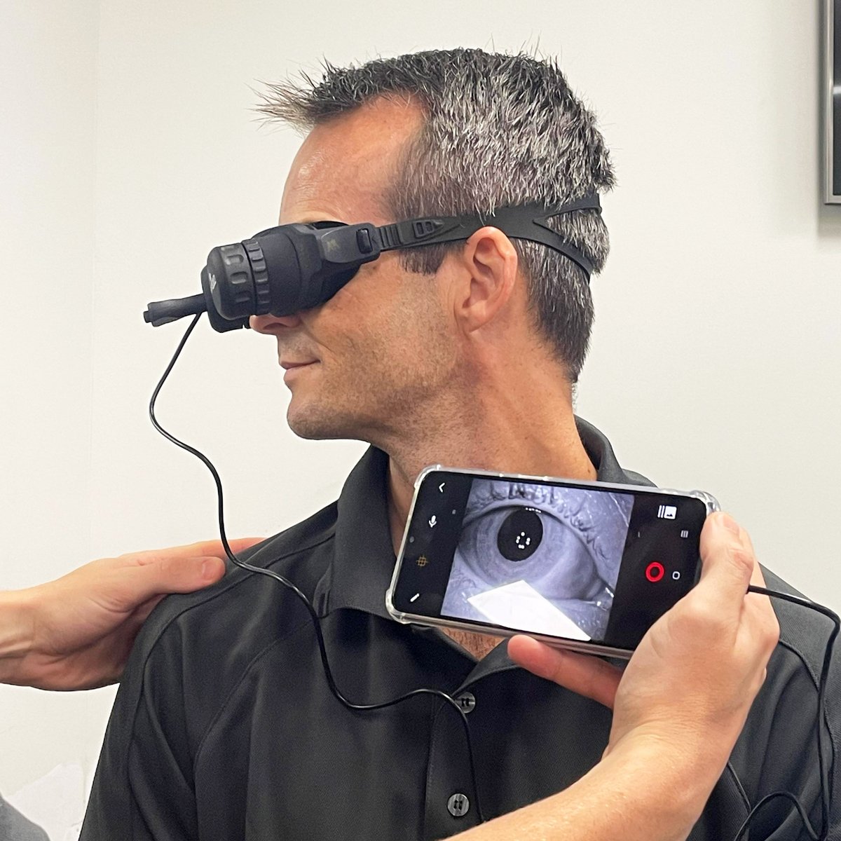 Our Physiotherapists Zachary &amp; Shaun testing our brand new Vesticam goggles. This device is used for accurate diagnosis &amp; treatment of causes of vertigo.

#vertigo #vestibular #Dizziness #physiotherapy #alliedhealth #upskilling #townsville