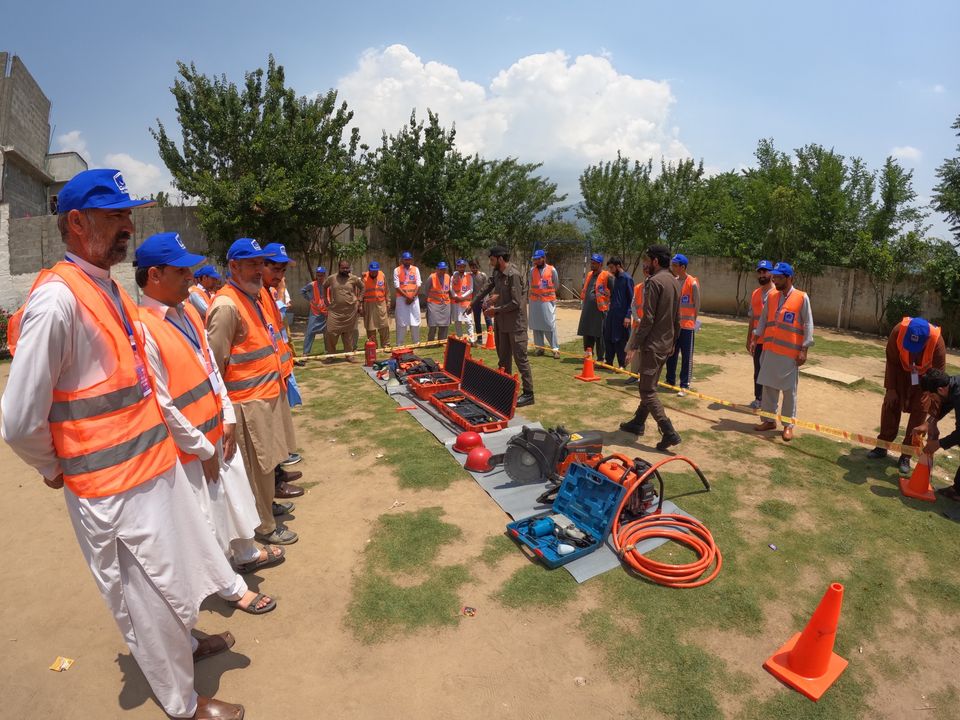 KpAlkhidmat's tweet photo. Alkhidmat Disaster Management Training.
3rd Day Session 2, (Mock Drills )
First aid & introductory life support course.
#alkhidmat #disaster #management #training #3rdday #fistday #basiclife https://t.co/ObYG8hLdpV