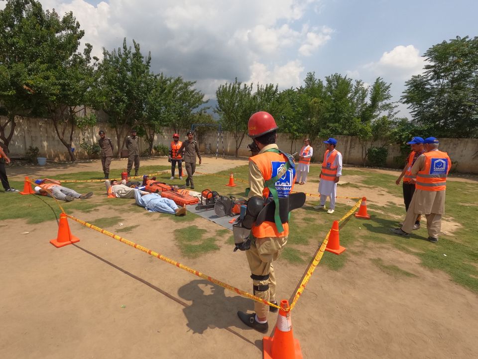 KpAlkhidmat's tweet photo. Alkhidmat Disaster Management Training.
3rd Day Session 2, (Mock Drills )
First aid & introductory life support course.
#alkhidmat #disaster #management #training #3rdday #fistday #basiclife https://t.co/ObYG8hLdpV