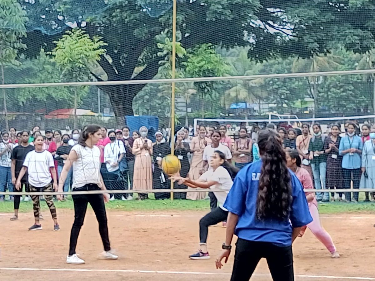 StJohns_Blr's tweet photo. Annual #SJCON sports meet 2023, organized on May 29
Event began with inaugural ceremony, Rev Dr Charles Davis, ADC #SJMC was #ChiefGuest
Event included March past, sports events, throw &amp; games
Valedictory ceremony presided over by Rev Sr. Ria Immanuel, CNS, SJNAHS https://t.co/6GS6WONdXb
