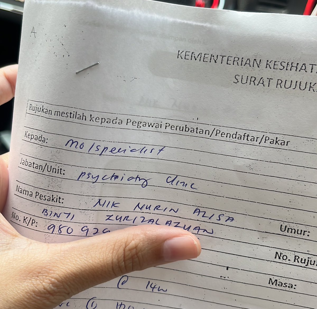 lisaa_aa98's tweet photo. Postpartum depression is real. 

I kenalah tipu ngan jantan ke, kena bully ke apa, i tkpernah kena severe depression smpai kna refer hospital. Tpi sbb i beranak, hari ke-2 kena maki ngan nurse, nurse tu ckp “i tk layak jadi ibu”, everyday i nangis, everyday i ckp i tknk anak https://t.co/j4XlZe5QNg