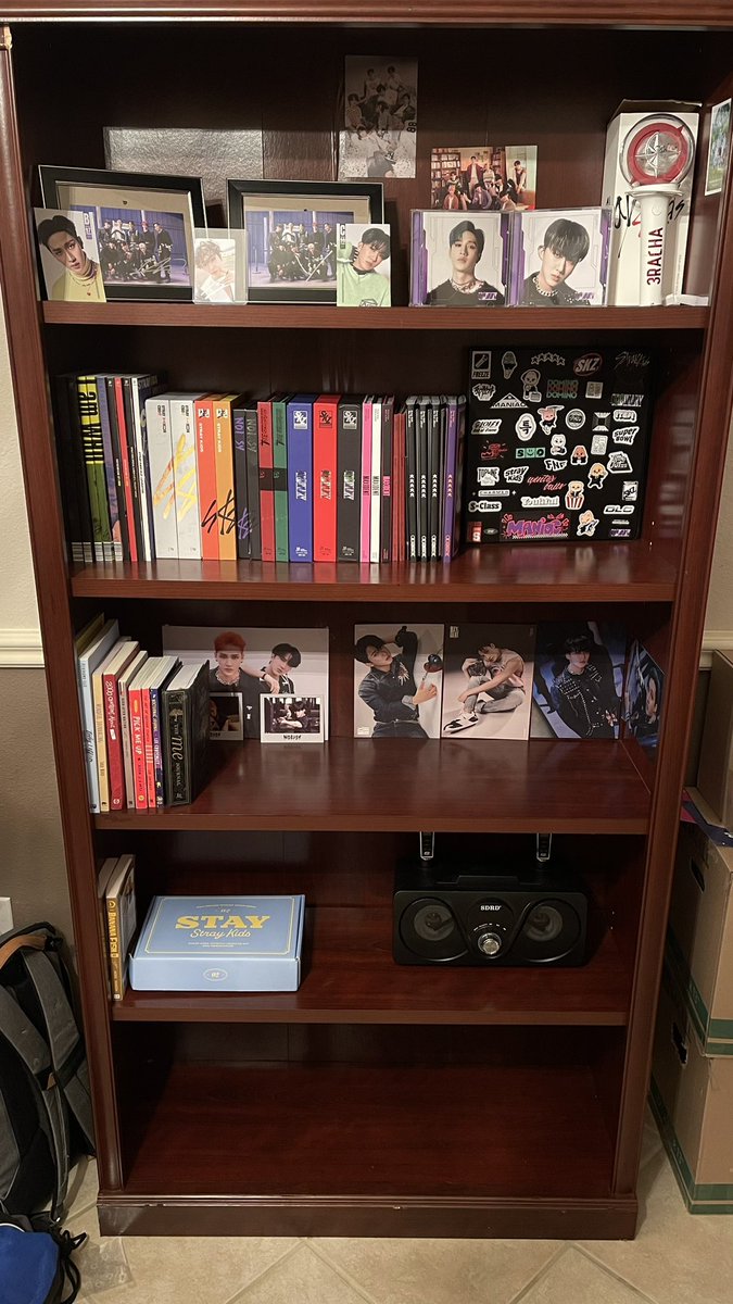 maxidentsam's tweet photo. didn’t know how to decorate the binder BUT I remembered I have stickers leftover from when I did my skz shelf 🤩 https://t.co/oxJYQgbm0d