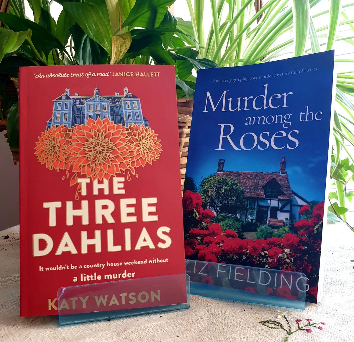 My #tuesnews is that I'm giving away paperback copies of @KWatsonAuthor's The Three Dahlias and my own Murder Among the Roses on Facebook this week. To enter comment on  facebook.com/liz.fielding @RNAtweets #giveaway #TheThreeDahlias #MurderAmongtheRoses