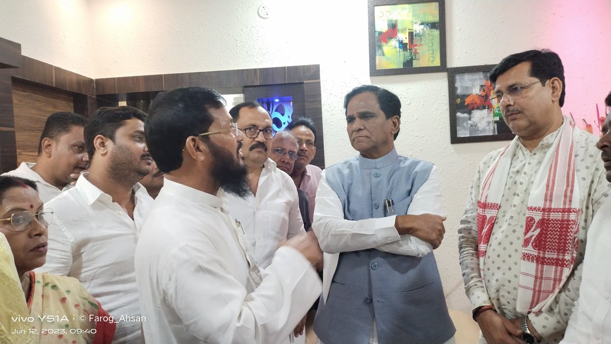AquilAkhtarMLA's tweet photo. आज पाकुड़ परिसदन में माननीय केंद्रीय रेल राज्य मंत्री @raosahebdanve जी से मुलाकात कर गुमानी रेलवे स्टेशन में मालदा हावड़ा इंटरसिटी एक्सप्रेस के ठहराव की मांग की।

@drmhowrah
@RailMinIndia
@EasternRailway
@ajsupartyjh
@AJSU4Pakur
@SudeshMahtoAJSU
@VoiceofPakur
1/3 https://t.co/e5pxJ4JGFw