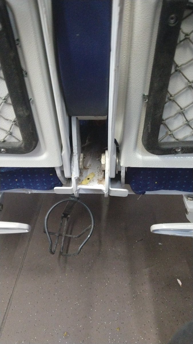 mannukn24's tweet photo. I am traveling in Vande Bharat Exp Train No 20171 (Rani Kamlapati Station To H.Nizamuddin) Coach No C3 it is one of the premium trains and there is no cleanliness in this train the space between every seat is filled with Garbage sir plz take some action
@RailMinIndia
@RailwaySeva https://t.co/5mmZx9hOZC