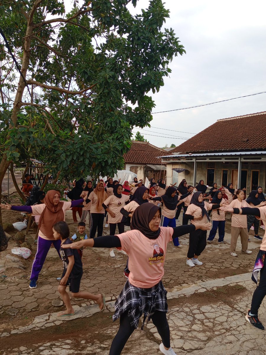 Mak Ganjar Lampung bersama para Mak sosialisasi bahaya HIV di lanjut dengan senam bersama,perduli kesehatan perduli masa depan
#makganjarlampung
#makganjar
#makganjaruntukpakganjar
#GanjarPresiden 
#GanjarPranowo2024