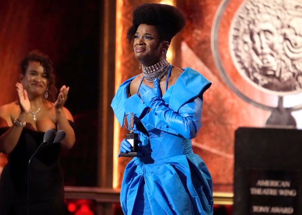 Tony Awards Telecast Makes Inclusive History; Show Goes On Despite Writers' Strike: The intimate, funny-sad musical 'Kimberly Akimbo' nudged aside splashier rivals on Sunday to win the musical crown at… #filmproduction #tvproduction #commercialproduction dlvr.it/SqXDzC