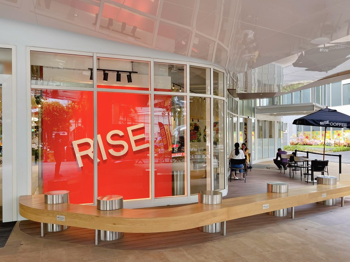 auhmmmmm's tweet photo. Rise Coffee สาขาใหม่ กาแฟอร่อย+สาขามีขนม Rise bake ให้เลือกหลายอย่างเลย 🥐🥨✨ โดยเฉพาะ Escargot อร่อยมากก ขนมเนื้อแน่น กรอบนอกนุ่มใน หอมพิสตาชิโอ แคนเบอร์รี่เปรี้ยวๆหวานๆกินคู่กับกาแฟส้ม Orange Wafer Latte 🍊☕️ บอกเลยว่าดีเว่ออ https://t.co/E7xYnsGqyV