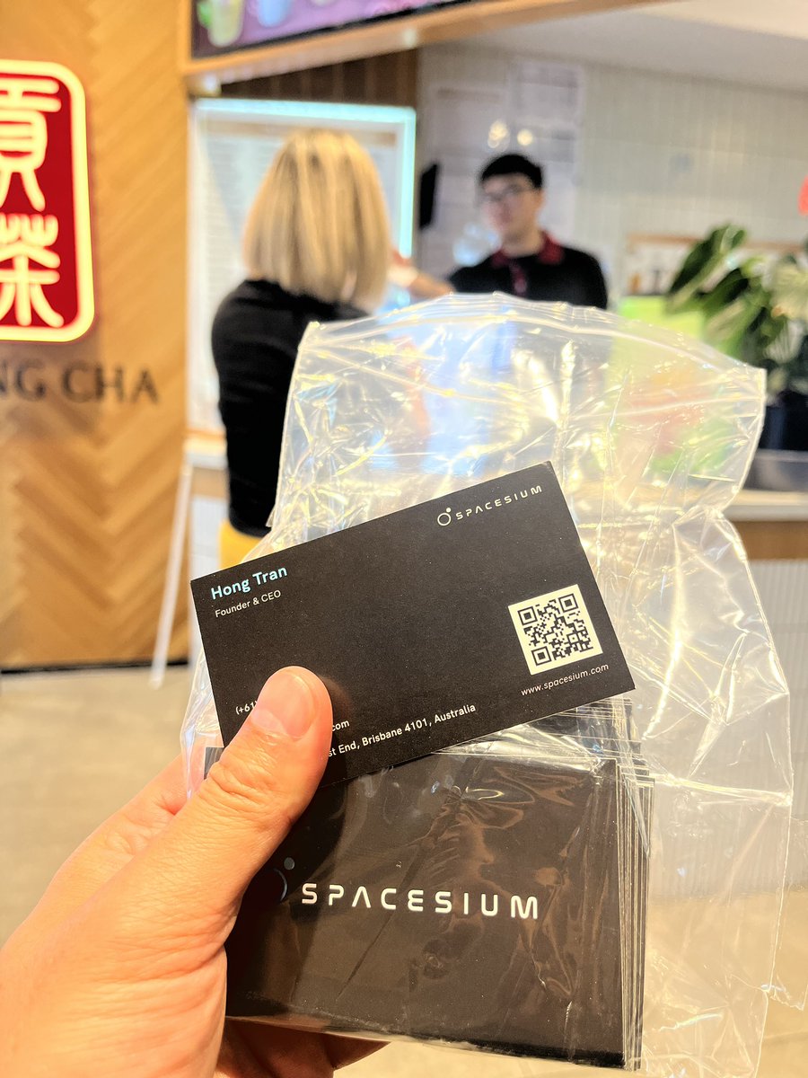 qhongtran's tweet photo. New old business cards! Decided to go dark mode this time! 🗺️🏄‍♀️

#darkmode #spacesium #startup #australia #japan @spacesium #scanx https://t.co/pOITwCkY99